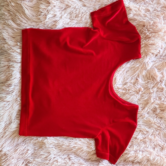 M Red Velvet Crop Top - Picture 4 of 6